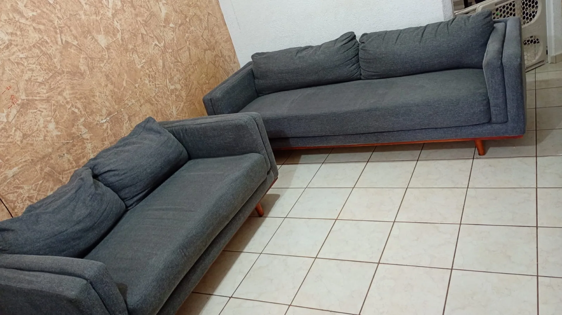 La misma sala después del lavado profundo